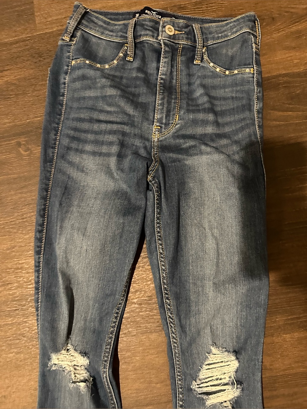 Hollister Skinny Jeans in Dark Blue with Knee Distressing